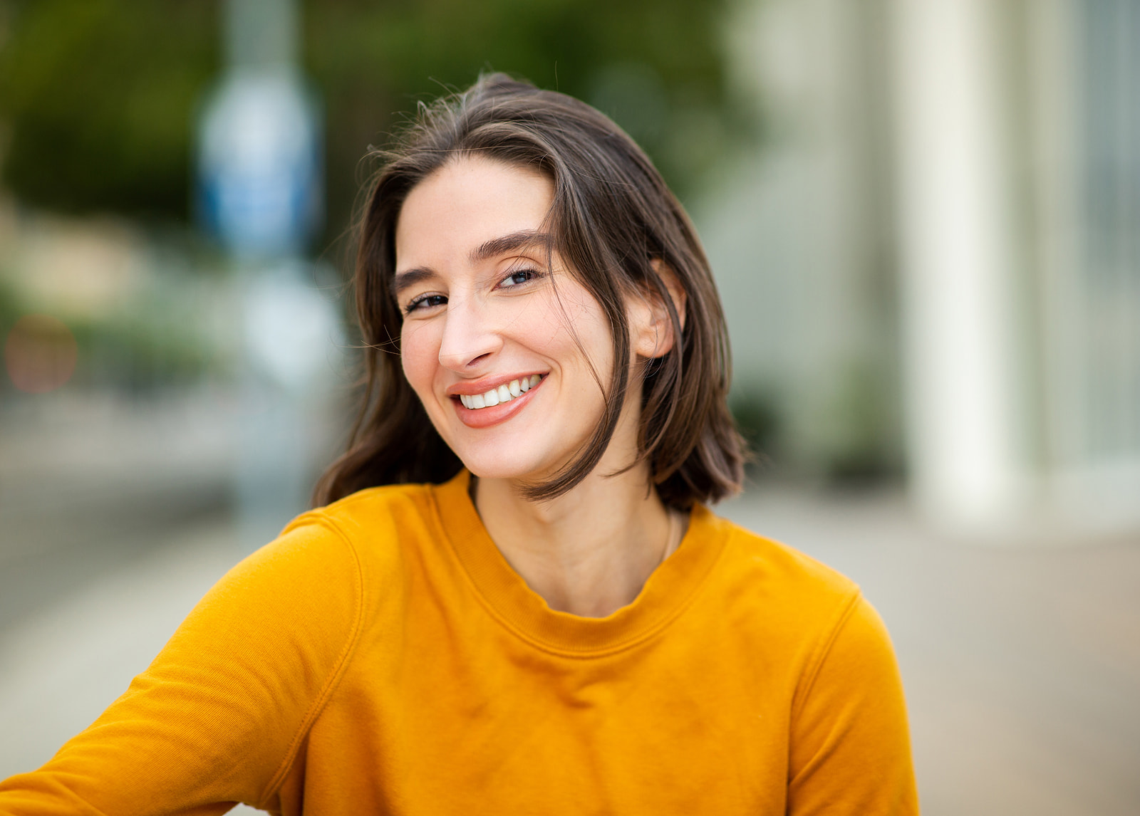 Benefits of a smile makeover for confidence and natural appearance